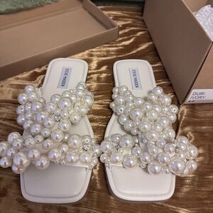 Steve Madden Cream Pearl Embellished Sandals